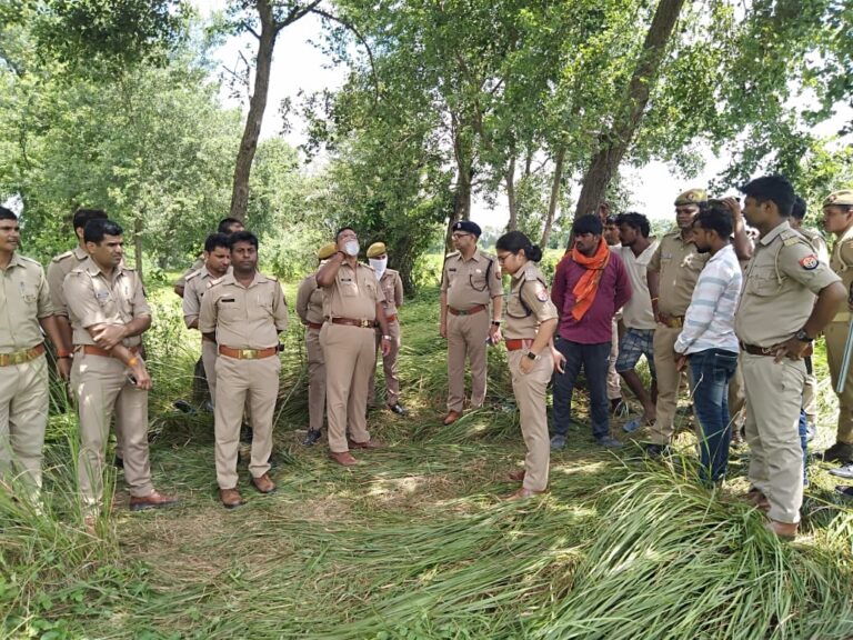 महिला की हत्या कर शव को खेत मे दफनाया* जांच में जुटी पुलिस जांच में जुटी पुलिस