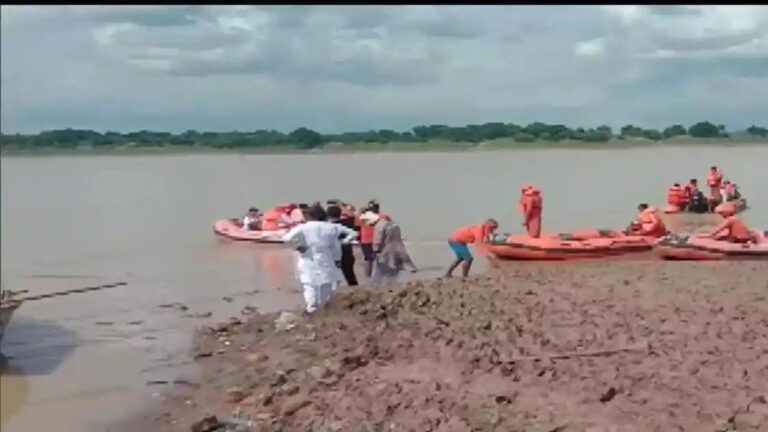 बांदा नाव हादसा: 8 शव और मिले , मरने वालों की संख्या हुई 11, अभी भी सर्च ऑपरेशन जारी