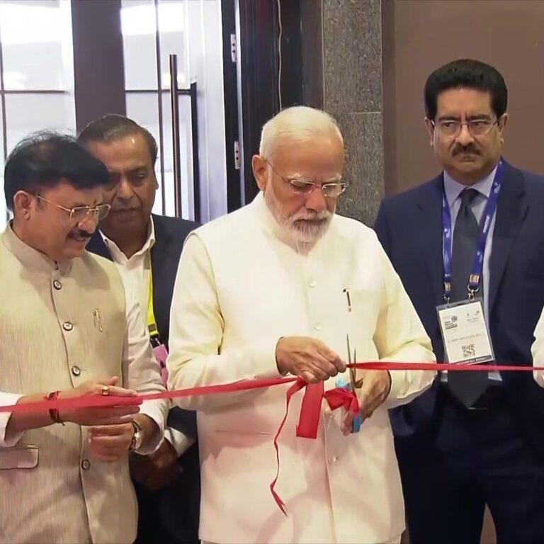 प्रधानमंत्री नरेंद्र मोदी ने रिमोट बटन दबाकर भारत में लॉन्च किया 5G सेवा