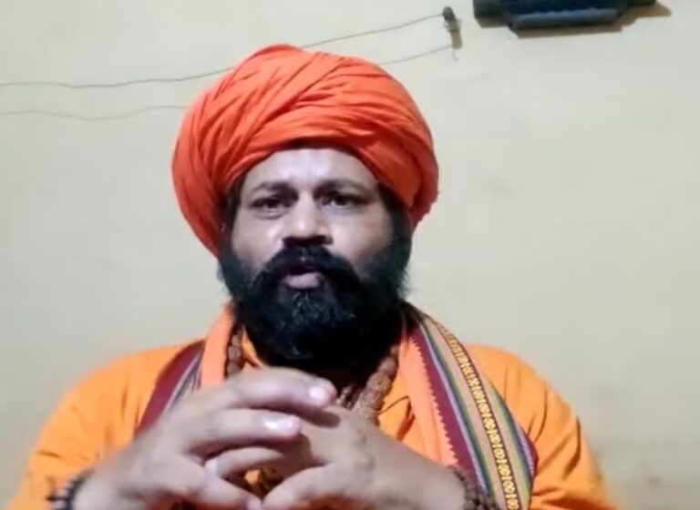 अयोध्या न्यूज़ : हनुमानगढ़ी के महंत राजू दास ऐलान, स्वामी प्रसाद मौर्य के सर की क़ीमत 21लाख